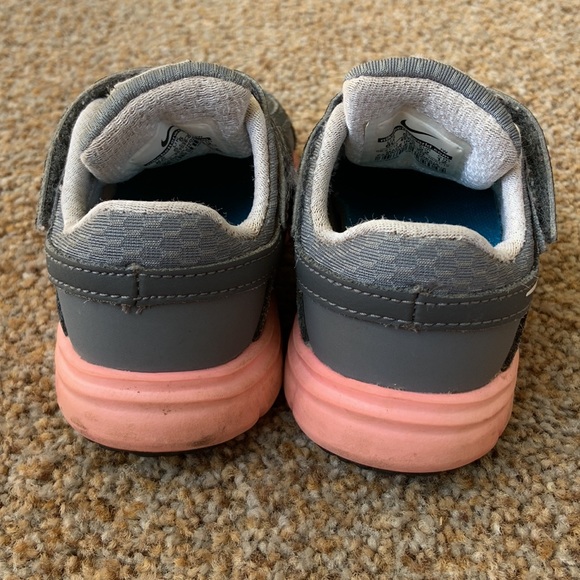 Girls Nike Shoes - Picture 4 of 6